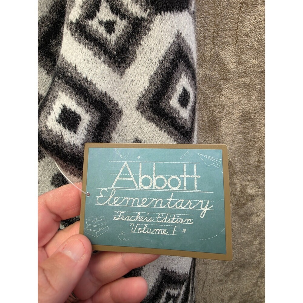 Abbott Elementary sweater - Picture 5 of 6